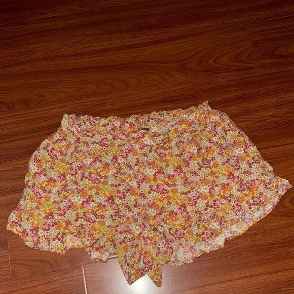 High-Waisted Flutter Shorts by Wild Fable Pink Floral hippie 80s size XL - Picture 2 of 6